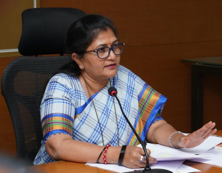 ದೇವಸ್ಥಾನಗಳಿಗೆ ಅನುದಾನ ತಡೆ : ರಾಜ್ಯ  ಸರ್ಕಾರದ ವಿರುದ್ಧ ಮಾಜಿ ಸಚಿವೆ ಶಶಿಕಲಾ ಜೊಲ್ಲೆ ಕಿಡಿ