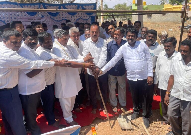 ಅಭಿವೃದ್ದಿಗೆ ನನ್ನ ಮೊದಲ ಆದ್ಯತೆ ,ಸಾರ್ವಜನಿಕರಿಗೆ ಸುಗಮವಾಗಿ ಗ್ರಾಮಗಳಿಂದ ಪಟ್ಟಣಕ್ಕೆ ತಲುಪಲು ಸೂಕ್ತ ರಸ್ತೆಯ ನಿರ್ಮಾಣ ನನ್ನ ಗುರಿ:ಸಚಿವ ಮುನಿಯಪ್ಪ.