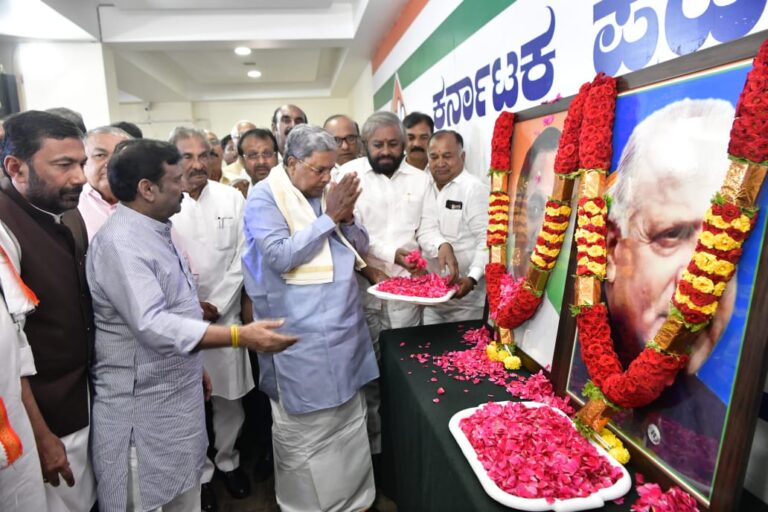 ಕೆಪಿಸಿಸಿ ಕಚೇರಿಯಲ್ಲಿ ರಾಜೀವ ಗಾಂಧಿ, ದೇವರಾಜ ಅರಸು ಜನ್ಮದಿನಾಚರಣೆ