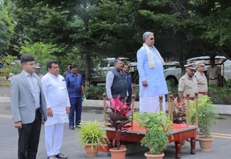 ಪ್ರಾಸಿಕ್ಯೂಷನ್ ಗೆ ತಕ್ಷಣ ಅನುಮತಿ ನೀಡಿ ರಾಜ್ಯಪಾಲರು ತಾರತಮ್ಯ ಎಸಗಿಲ್ಲವೇ ? : ಮುಖ್ಯಮಂತ್ರಿ ಸಿದ್ದರಾಮಯ್ಯ ಪ್ರಶ್ನೆ