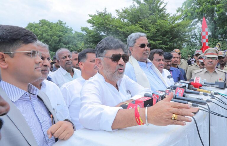 ತುಂಗಭದ್ರಾ ಅಣೆಕಟ್ಟು ಕ್ರಸ್ಟ್ಗೇಟ್ ವಿಚಾರ; ಪ್ರತಿಪಕ್ಷದವರ ಟೀಕೆಗಳು ಸತ್ತು ಹೋದವು, ಕೆಲಸ ಉಳಿದುಕೊಂಡಿತು: ಡಿಸಿಎಂ ಡಿ.ಕೆ.ಶಿವಕುಮಾರ್