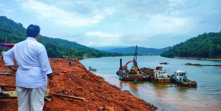 ಶಿರೂರ ಗುಡ್ಡ ಕುಸಿತದಲ್ಲಿ ನಾಪತ್ತೆಯಾದ ಲಾರಿ ಹುಡಕಾಟ ಸ್ಥಳಕ್ಕೆ ಭೇಟಿ ನೀಡಿದ ಸಚಿವ ಮಾಂಕಳ ವೈದ್ಯ