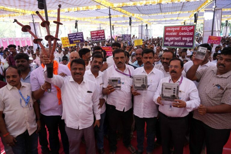 ಲೂಟಿ ನಿಲ್ಲಿಸಿ, ಬಡಜನರ ಮನೆಗೆ ವಿದ್ಯುತ್ ಸಂಪರ್ಕ ಕೊಡಿ: ಬಿಜೆಪಿ ಮುಖಂಡರ ವಾಗ್ದಾಳಿ