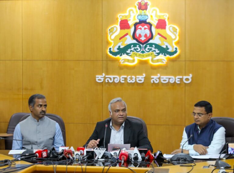 ಪೊಲೀಸ್ ಕಾನ್ಸ್‌ಟೇಬಲ್ ನೇಮಕಾತಿ ಪರೀಕ್ಷೆ: ಪಾರದರ್ಶಕತೆ ಹಾಗೂ ಅಭ್ಯರ್ಥಿಗಳ ಅನುಕೂಲಕ್ಕೆ ಸರ್ಕಾರದ ಬದ್ಧತೆ – ಗೃಹ ಸಚಿವ ಪ್ರಿಯಾಂಕ್ ಖರ್ಗೆಧಾರ್ಮಿಕ ವಸ್ತ್ರ ಧಾರಣೆಗೆ ಸರ್ಕಾರ ನಿರ್ಬಂಧ ವಿಧಿಸಿಲ್ಲ