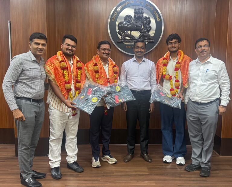 ಜಮ್ಮು-ಕಾಶ್ಮೀರದಿಂದ ಕನ್ಯಾಕುಮಾರಿವರೆಗೆ ಸೈಕ್ಲಿಂಗ್ ಸಾಧನೆ: ಉದ್ಯಮಿ ಸತೀಶ್ ರೊಟ್ಟಿ ಕುಟುಂಬಕ್ಕೆ ಕ್ರೀಡಾ ಇಲಾಖೆಯಿಂದ ಗೌರವ ಸನ್ಮಾನ