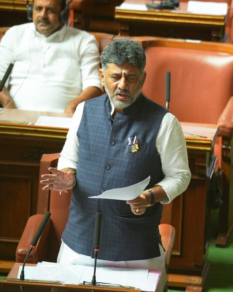 ರಾಜ್ಯದ ಜನರ ಅಭಿವೃದ್ಧಿಗೆ ಟೀಮ್ ಕರ್ನಾಟಕವಾಗಿ ಕೆಲಸ ಮಾಡೋಣ: ಸಿಎಂ ಡಿ ಕೆ ಶಿವಕುಮಾರ್ ಕರೆ