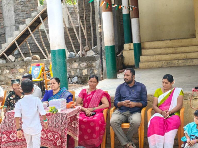 ನಾಗಬೇನಾಳ ತಾಂಡದಲ್ಲಿ ಅರ್ಥಪೂರ್ಣವಾಗಿ 80ನೇ ಸ್ವಾತಂತ್ರ್ಯ ದಿನಾಚರಣೆ : ಎಸ್.ಡಿ.ಎಂ.ಸಿ.ವತಿಯಿಂದ ಶಾಲಾ ಮಕ್ಕಳಿಗೆ ನೋಟ್ ಬುಕ್ ವಿತರಣೆ.