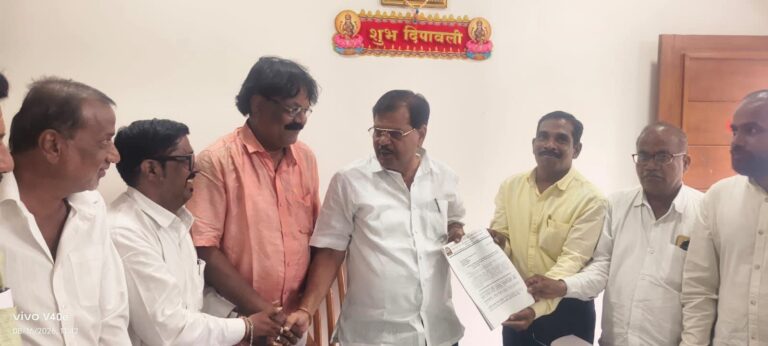 ವಿಜಯಪುರ ಜಿಲ್ಲೆಗೆ 371ಜೆ ಮೀಸಲಾತಿ ಕೇಂದ್ರಕ್ಕೆ ಪ್ರಸ್ತಾವನೆ ಕಳಿಸಲು ಸಚಿವ ಎಂ.ಬಿ.ಪಾಟೀಲ ಸೇರಿ ಶಾಸಕರುಗಳಿಗೆ ಹೋರಾಟ ಸಮಿತಿಯಿಂದ ಒತ್ತಾಯ*