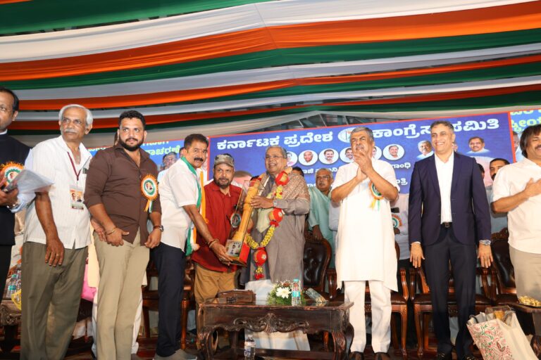 ರಾಜೀವ್‌ ಗಾಂಧಿ, ದೇವರಾಜ ಅರಸು ಅವರ ಆದರ್ಶಗಳನ್ನು ಯುವಜನತೆಗೆ ಹೆಚ್ಚೆಚ್ಚು ಪರಿಚಯಿಸಬೇಕು: ಸಿದ್ದರಾಮಯ್ಯ