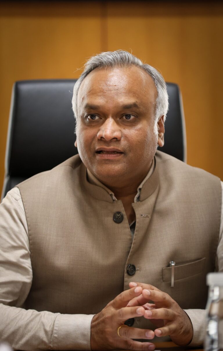 ಗೃಹ ಸಚಿವ ಪ್ರಿಯಾಂಕ್‌ ಖರ್ಗೆ ಅವರಿಂದ ಮಾಹಿತಿಕಾರಾಗೃಹ ಇಲಾಖೆಯ ಆಧುನೀಕರಣಕ್ಕೆ ಮತ್ತಷ್ಟು ವೇಗAI ಕ್ಯಾಮೆರಾ, ಪೋರ್ಟಬಲ್‌ ಜಾಮರ್‌ ಸೇರಿದಂತೆ ಅತ್ಯಾಧುನಿಕ ಉಪಕರಣಗಳ ಅಳವಡಿಕೆಗೆ ಸಚಿವ ಸಂಪುಟ ಅನುಮೋದನೆ