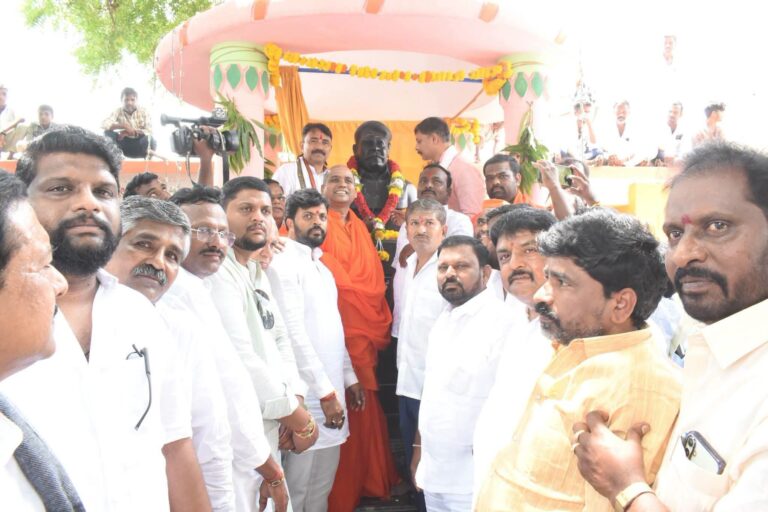ಗೆದ್ದಲಮರಿಯಲ್ಲಿ ದಿ. ರಾಜಾ ವೆಂಕಟಪ್ಪ ನಾಯಕ ಧಣಿ ಮೂರ್ತಿ ಅನಾವರಣ ಹಾಗೂ ಬಸಂತ್ರಾಯ ಸಾಹುಕಾರ್ ಪ್ರಥಮ ವರ್ಷದ ಪುಣ್ಯಸ್ಮರಣೆ