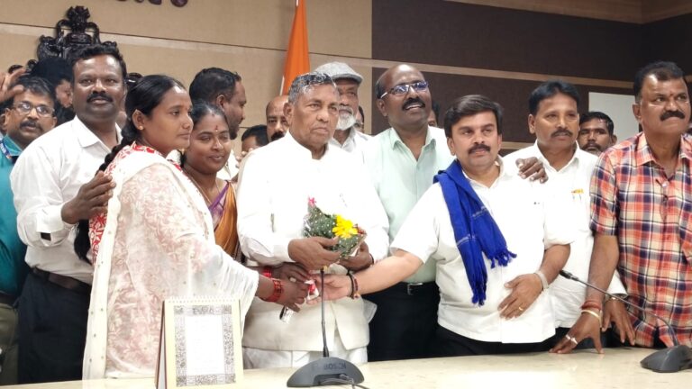 ಎಸ್.ಸಿ.ಪಿ – ಎಸ್.ಟಿ.ಪಿ ಹಣ ವಾಪಸ್, ರಾಜಕೀಯದಲ್ಲೂ ಒಳಮೀಸಲಾತಿಗೆ ಡಿಎಸ್ಎಸ್ ಒತ್ತಾಯ: ಸಚಿವ ಮುನಿಯಪ್ಪಗೆ ಮನವಿ